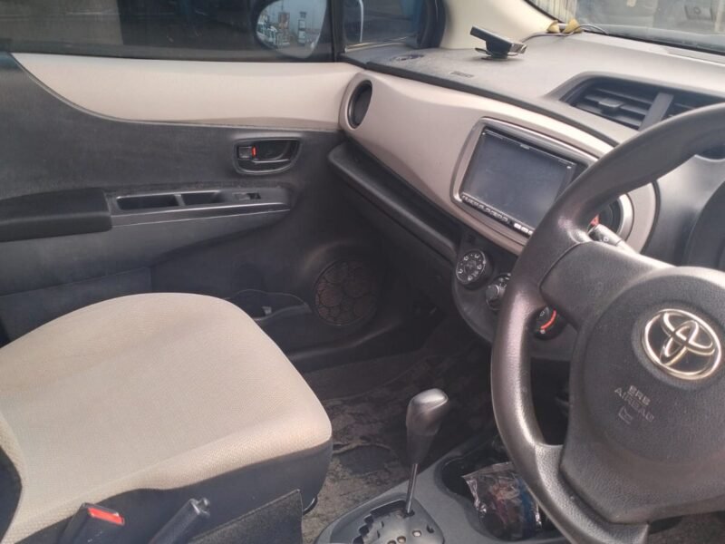 2011 TOYOTA VITZ