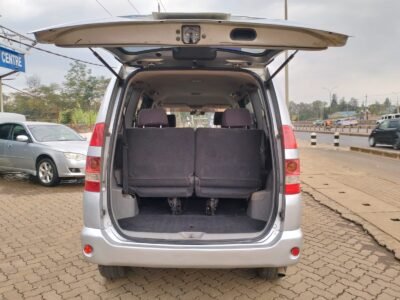 2004 TOYOTA NOAH