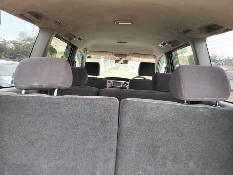 2004 TOYOTA NOAH