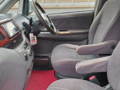 2004 TOYOTA NOAH