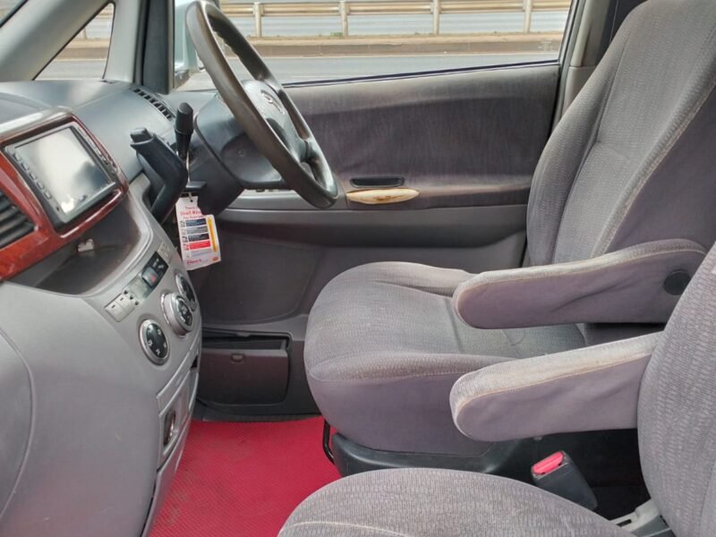 2004 TOYOTA NOAH