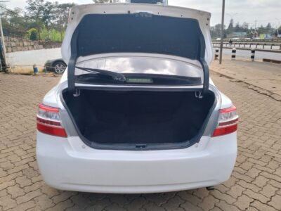 2013 TOYOTA PREMIO