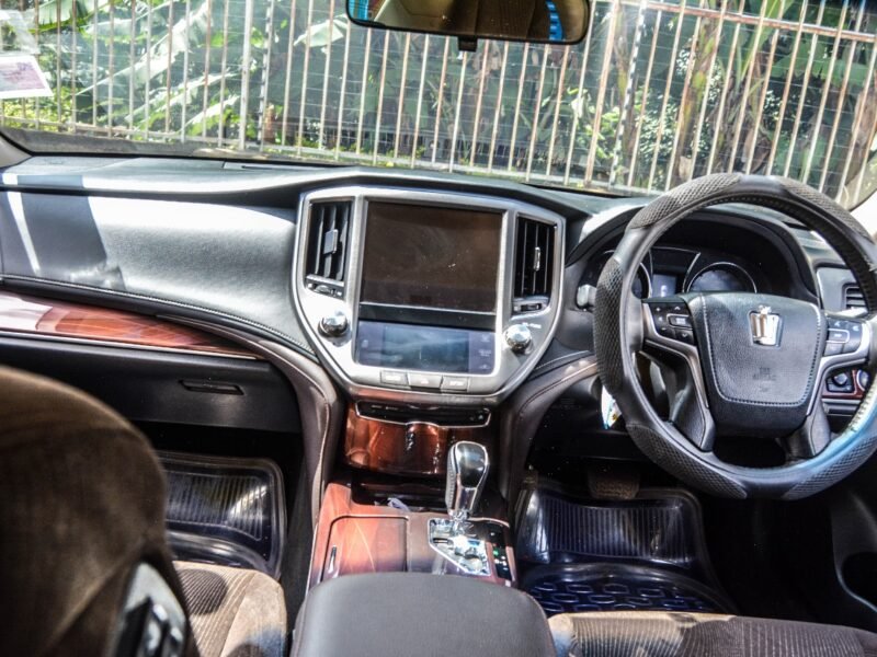 2012 Toyota Crown Royal Saloon