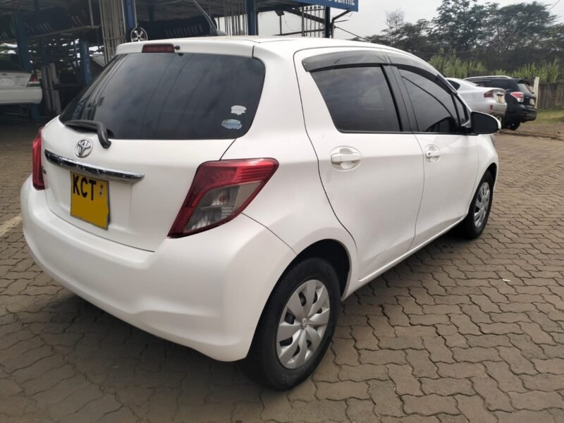 2011 TOYOTA VITZ