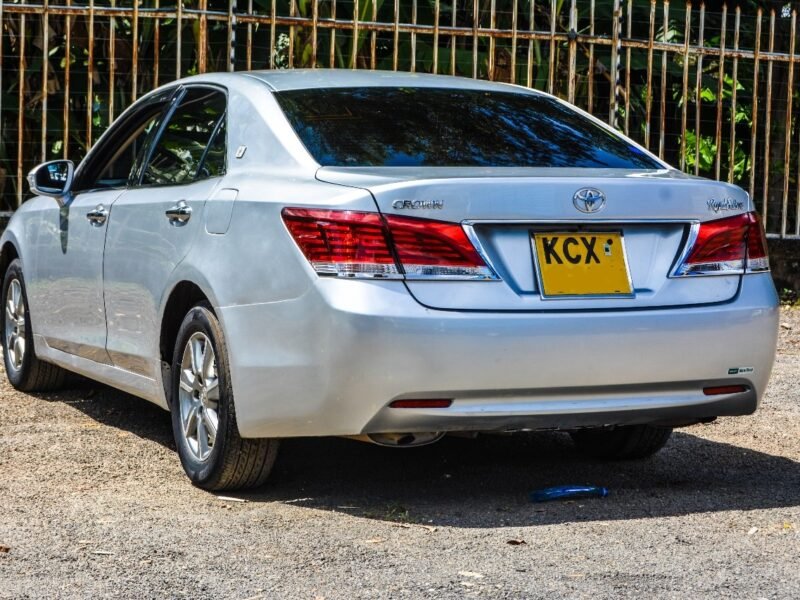 2012 Toyota Crown Royal Saloon