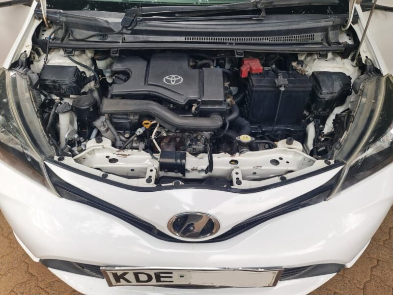 2014 TOYOTA VITZ