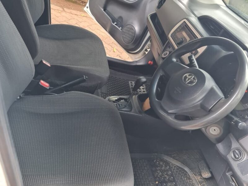 2014 TOYOTA VITZ