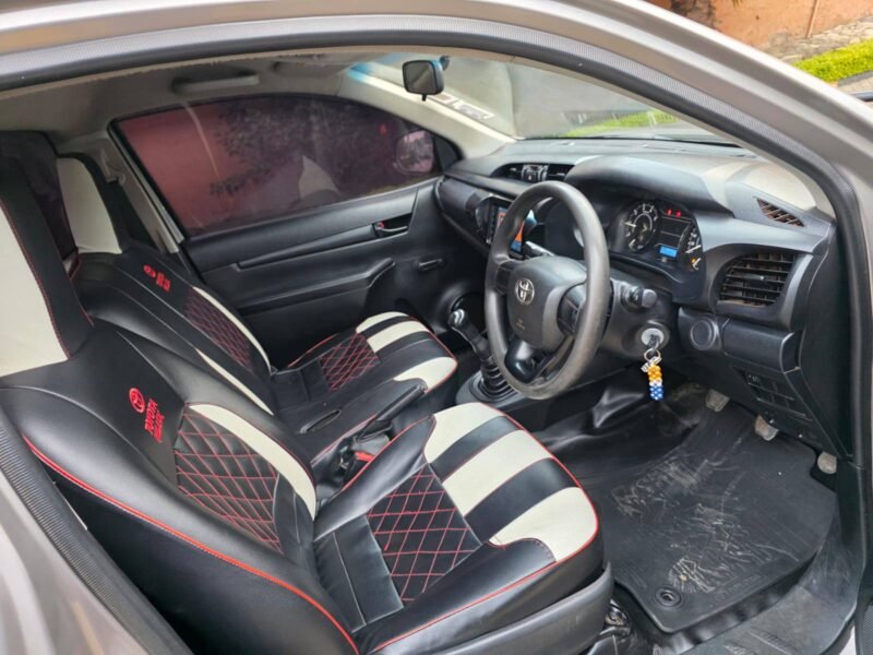 2019 Toyota hilux pickup lowrider