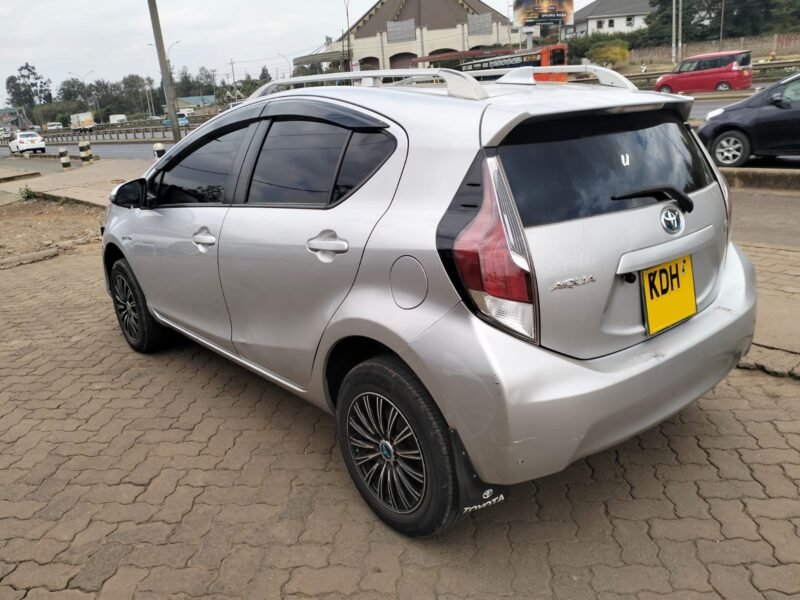 2015 TOYOTA AQUA HYBRID