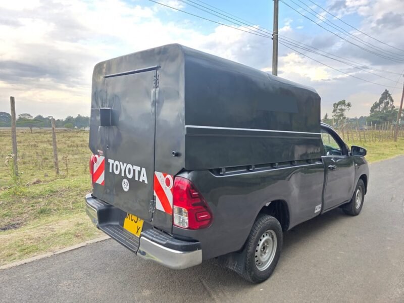 2016 Toyota Hilux Pickup Lowrider