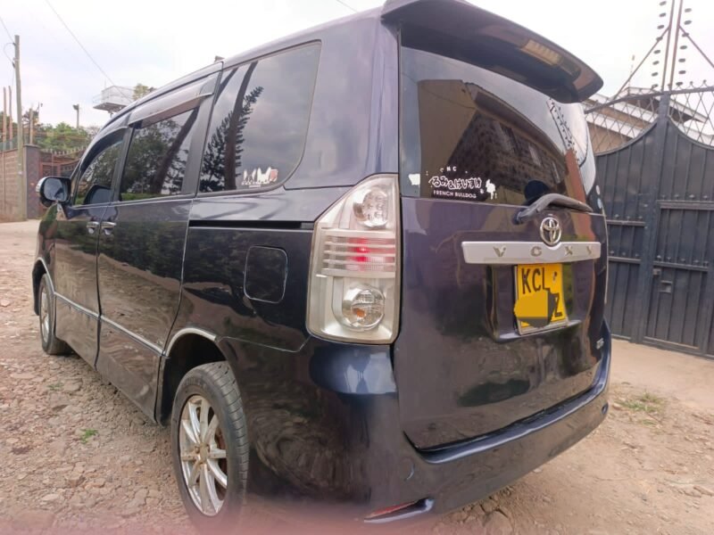 2010 Toyota Voxy