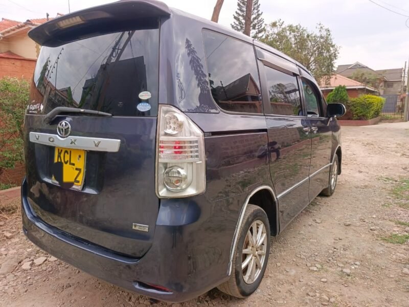 2010 Toyota Voxy