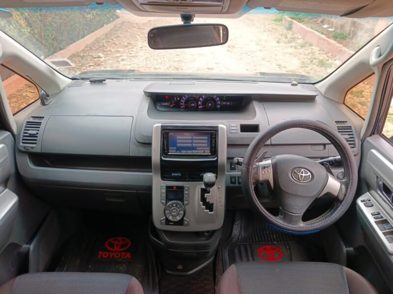 2010 Toyota Voxy