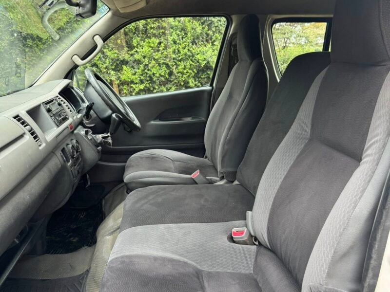 2009 TOYOTA HIACE 9L