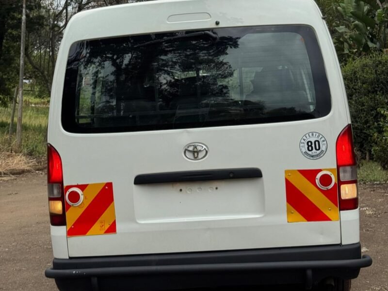 2009 TOYOTA HIACE 9L