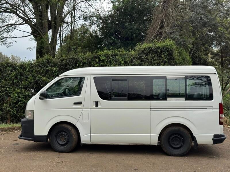 2009 TOYOTA HIACE 9L
