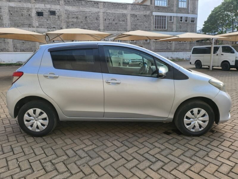 2011 Toyota vitz