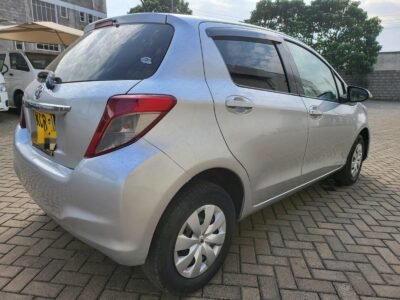 2011 Toyota vitz