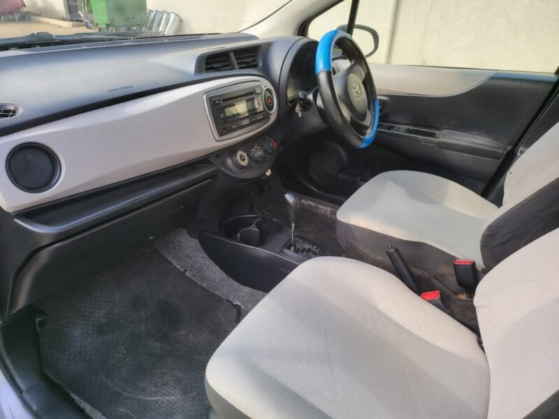 2011 Toyota vitz